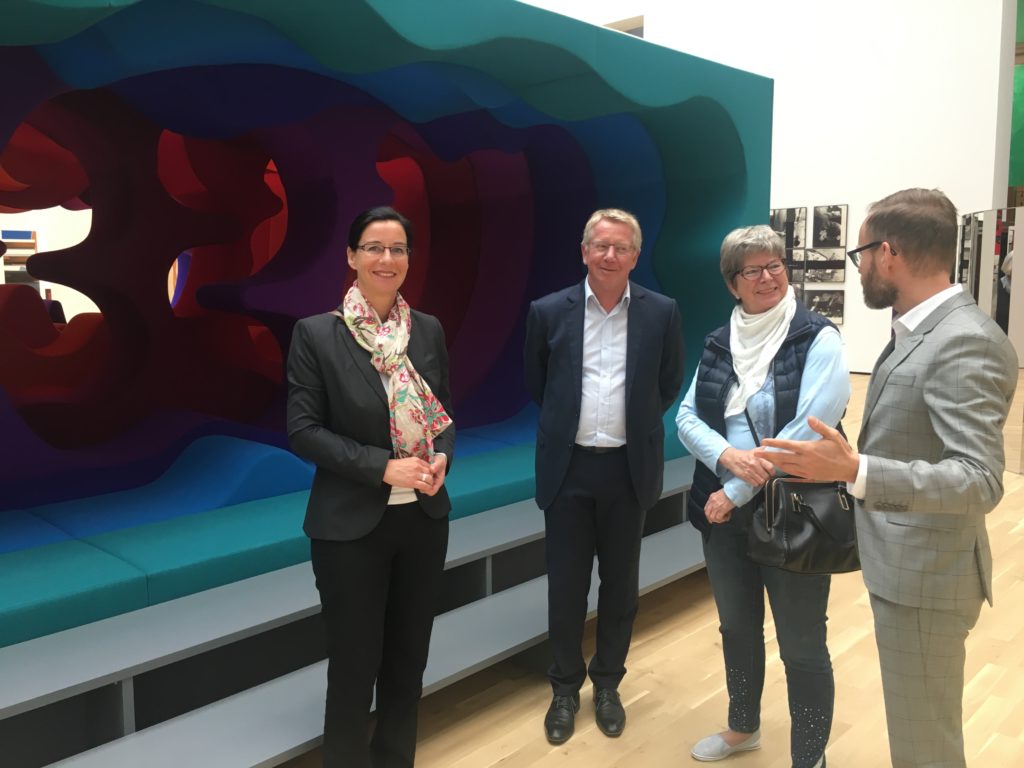 CDU Landtagsabgeordnete Veronika Koch zu Besuch im Kunstmuseum Wolfsburg