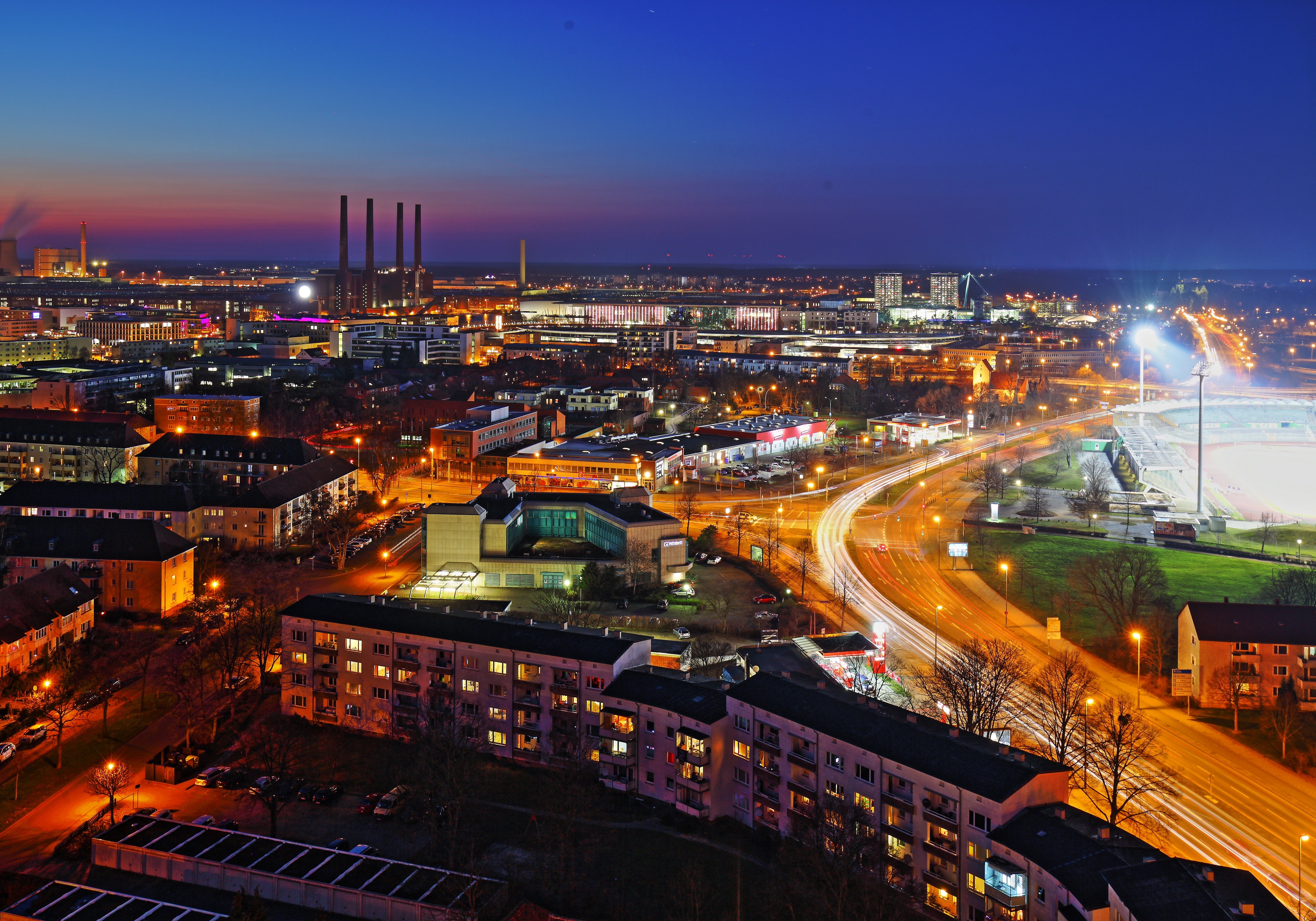 Wolfsburger Industrie- und Innovationsstandort bei Nacht